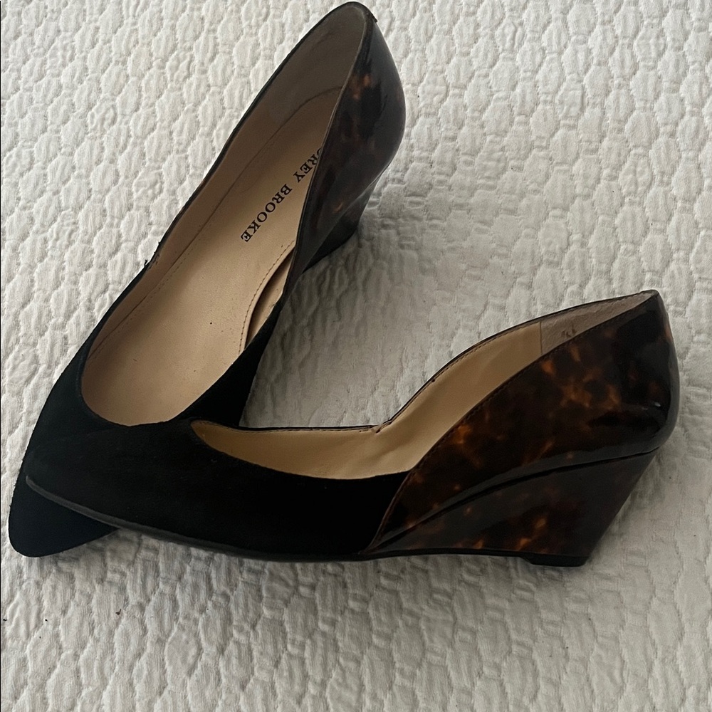 Audrey Brooke Black and Brown Wedges